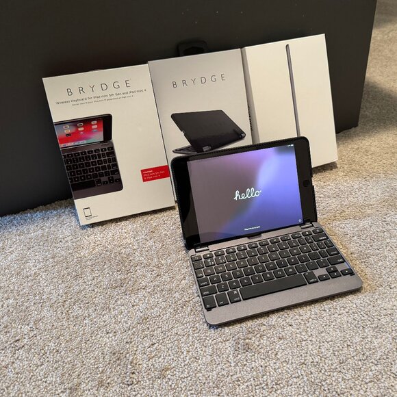 Apple iPad Mini 7.9 WiFi 64 GB MUQW2LL/A w/Brydge Keyboard Original Boxes - Picture 1 of 13